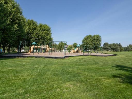 1806 111th Avenue NE, Blaine, MN 55449