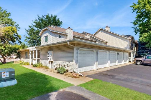 End unit with it's own private entrance!!