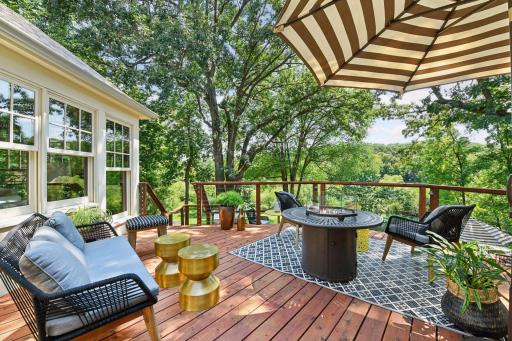 Spacious top-level deck provides ample room for outdoor lounging