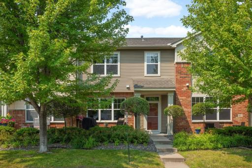 Beautifully maintained 2 bedroom plus a spacious loft, 3 bath townhouse