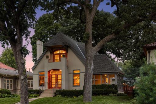 Iconic architecture on Dean Parkway. Re-designed by award-winning TEA2 Architects. Located on the East side of Dean Parkway with sunset views from the four season sunroom.