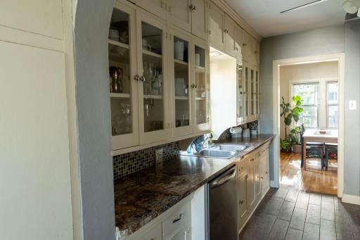 1652 Fernwood Street, Saint Paul, MN 55108