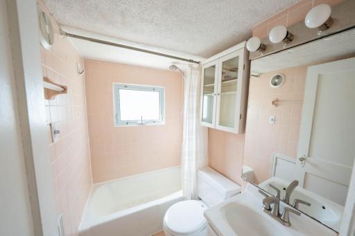 1652 Fernwood Street, Saint Paul, MN 55108
