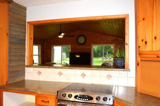 Kitchen 2 Server Window or Breakfast Bar.JPG
