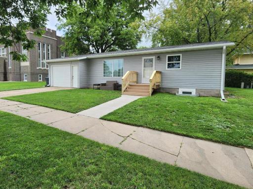 518 Cherry Street, Lakefield, MN 56150