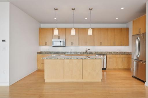 Surrounded by dining options and hotel services, youâll love the convenienceâyet when youâre in the mood to cook, this kitchen is ready for every occasion..