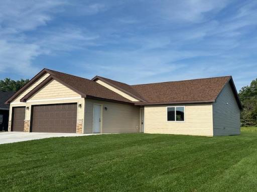 1560 Gray Fox Drive NE, Owatonna, MN 55060