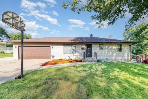 810 Hillcrest Drive, Montgomery, MN 56069