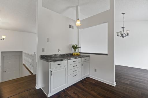 Great Work Station WIth Excellent Storage