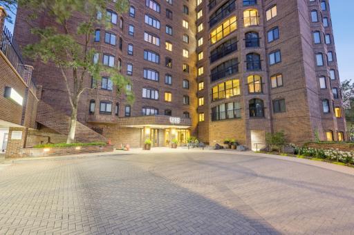 1235 Yale Pl #1701 Minneapolis Front Entry