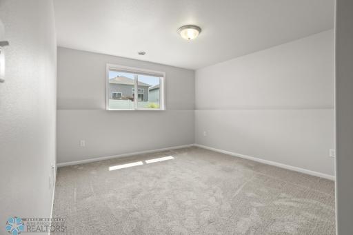 1520 67th Avenue S, Fargo, ND 58104
