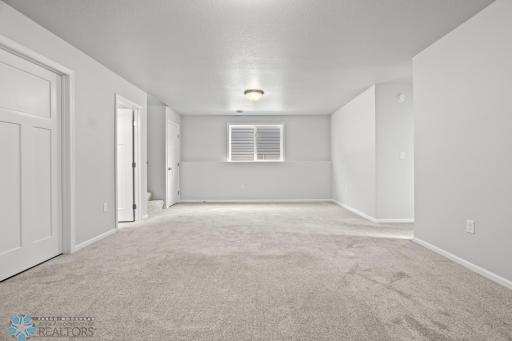 1520 67th Avenue S, Fargo, ND 58104