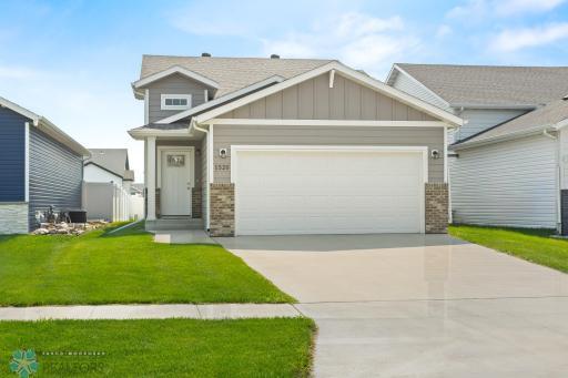 1520 67th Avenue S, Fargo, ND 58104