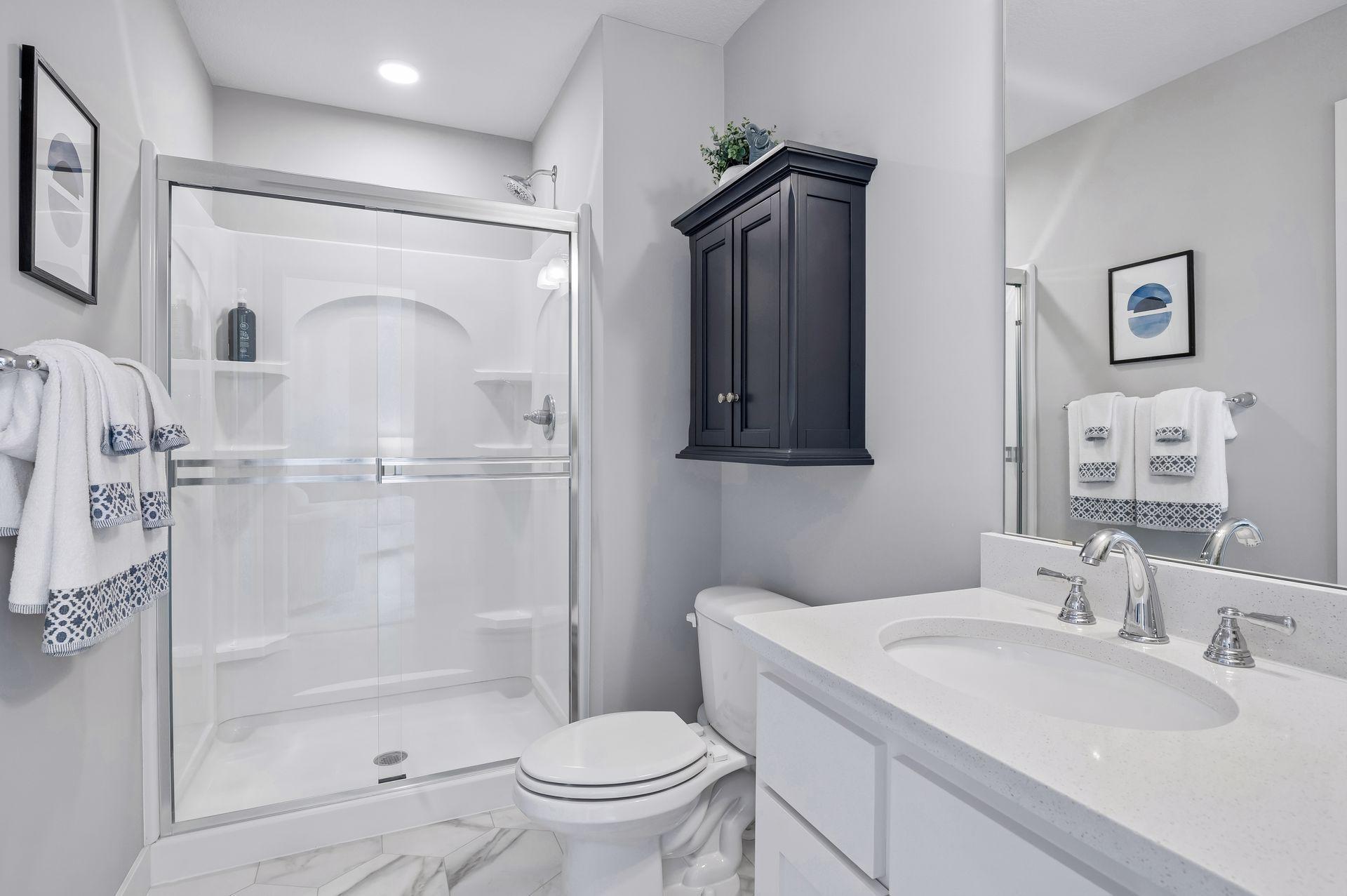 Bathroom adjacent 2nd bedroom & loft