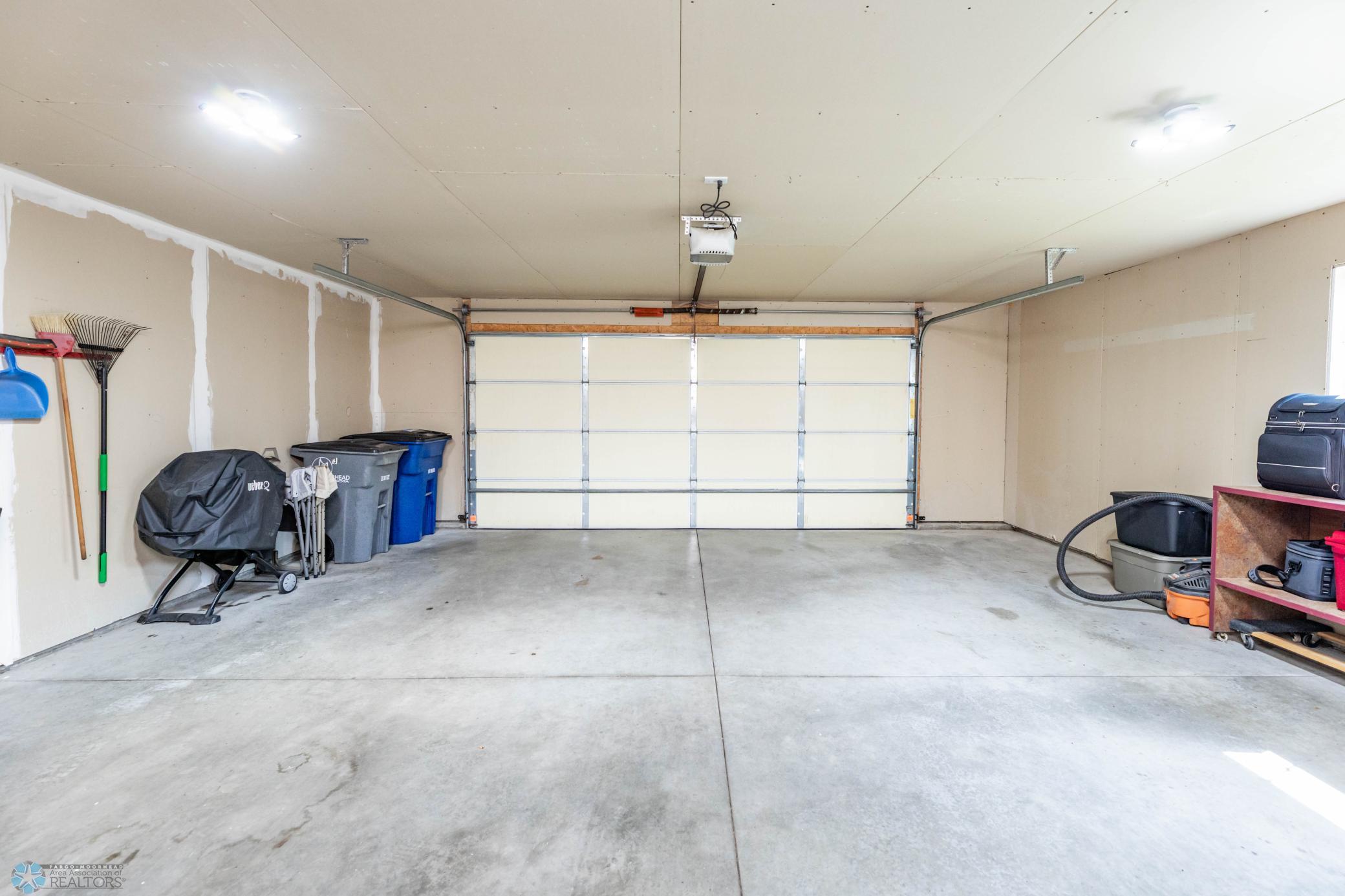 Spacious garage