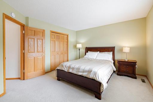 17985 Strawberry Court, Eden Prairie, MN 55347