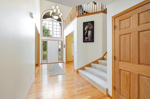 17985 Strawberry Court, Eden Prairie, MN 55347