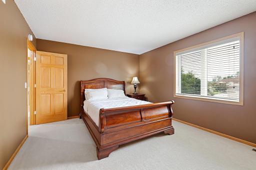 17985 Strawberry Court, Eden Prairie, MN 55347
