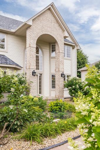 17985 Strawberry Court, Eden Prairie, MN 55347