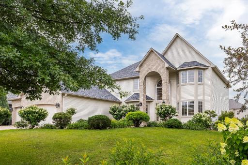 17985 Strawberry Court, Eden Prairie, MN 55347