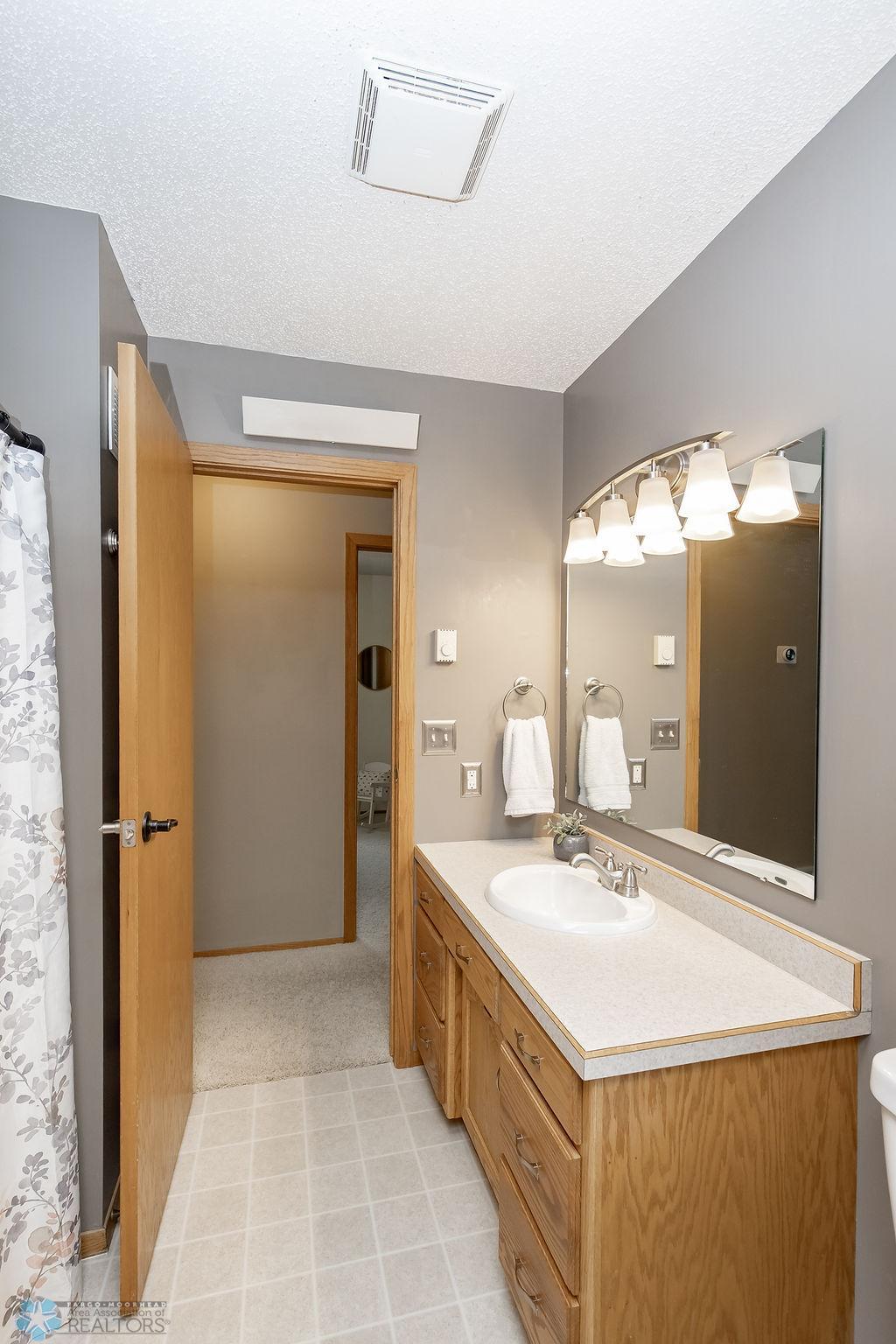 Primary Hollywood Full Bath