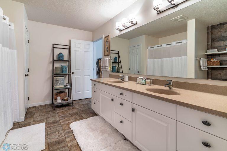 HOLLYWOOD FULL BATHROOM
