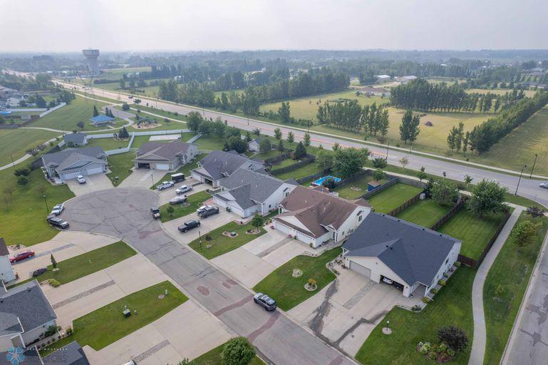 835 Cinnamon Ridge Place, West Fargo, ND 58078