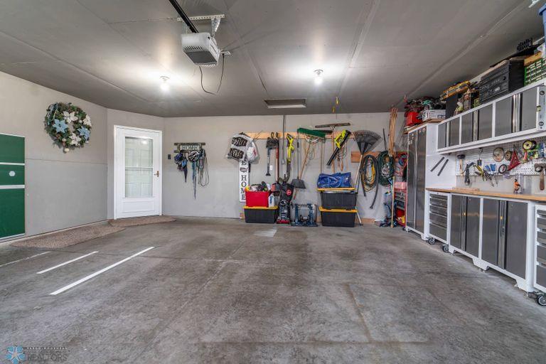 FINISHED INSULLATED GARAGE