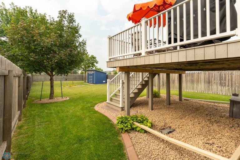 LARGE BACK YARD