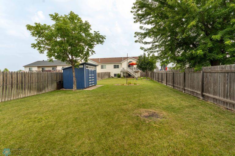 LARGE BACK YARD