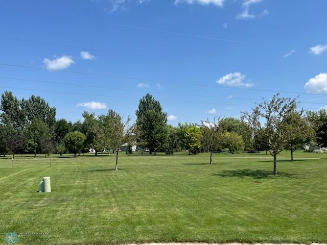 BIKE/WALKING TRAILS GO FOR MILES - HALF A BLOCK AWAY
