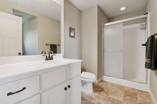 Bedroom 2 Bath w/Walk-In Closet
