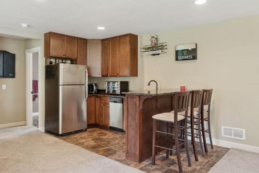 Kitchenette w/all appliances