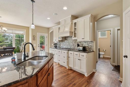 Gourmet Kitchen w/granite