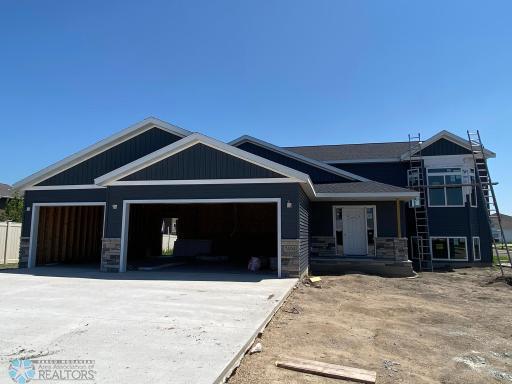7494 Eagle Pointe Drive S, Fargo, ND 58104