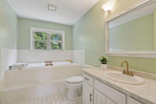 9031 Larkspur Lane, Eden Prairie, MN 55347