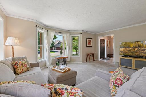 9031 Larkspur Lane, Eden Prairie, MN 55347