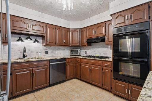 9031 Larkspur Lane, Eden Prairie, MN 55347