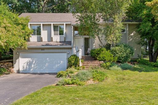 2571 Schaller Drive E, Maplewood, MN 55119
