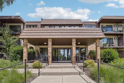 215 Barry Avenue S, 104, Wayzata, MN 55391