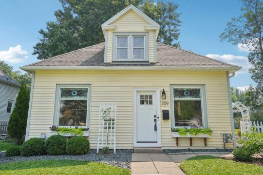 209 8th Avenue N, Hopkins, MN 55343