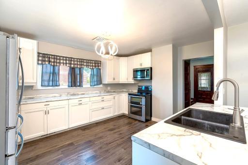 618 4th Street SW, Waseca, MN 56093