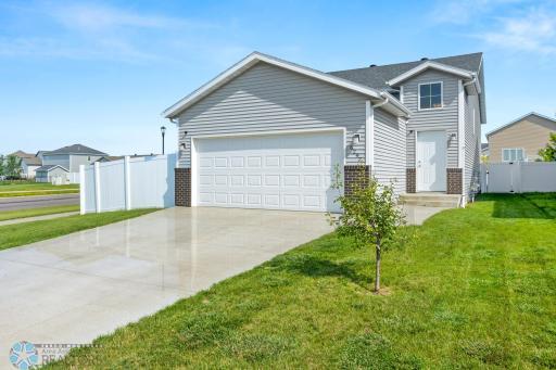 6297 57th Avenue S, Fargo, ND 58104