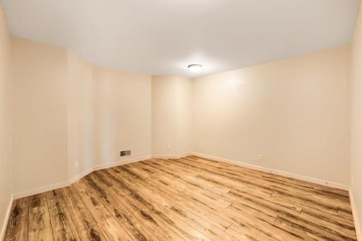 25493 W Comfort Dr - Web Quality - 022 - 16 Primary Bedroom.jpg