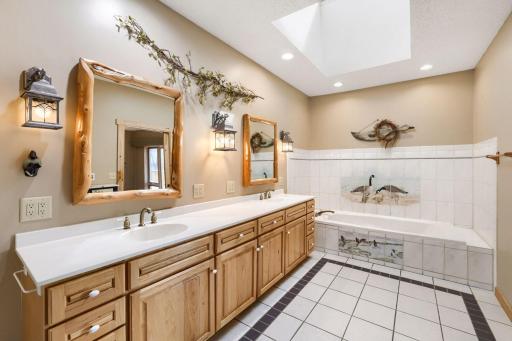 25493 W Comfort Dr - Web Quality - 023 - 17 Primary Bathroom.jpg