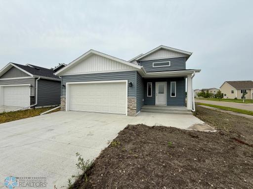 1852 44th Avenue S, Moorhead, MN 56560