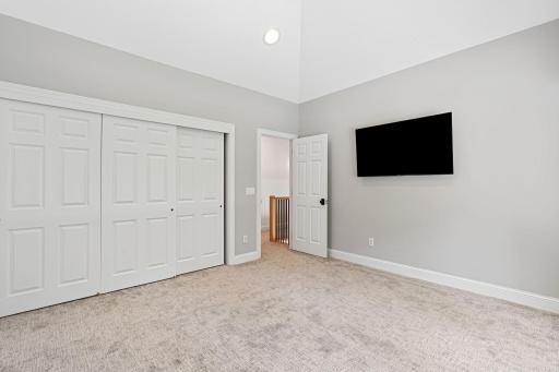 9 Red Forest Way, Saint Paul, MN 55127