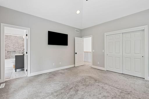 9 Red Forest Way, Saint Paul, MN 55127