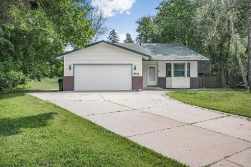6522 KILMER LN N, MAPLE GROVE NICE CURB APPEAL!