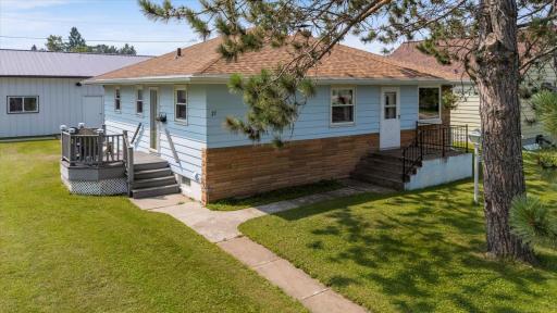 27 10th Street NW, Chisholm, MN 55719